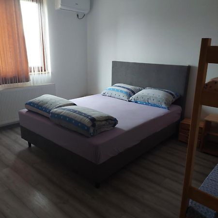 Restoran Bmb Hotell Odžak Exteriör bild