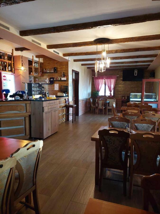 Restoran Bmb Hotell Odžak Exteriör bild